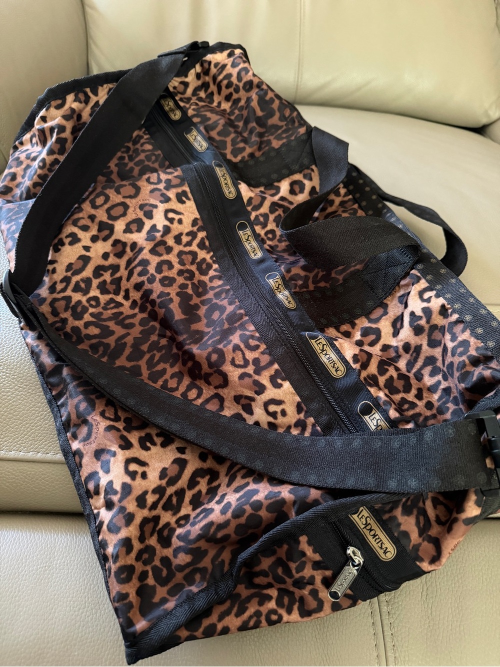 Lesportsac Leopard Print Black/Brown Weekender Duffel Bag ShoulderStrap Zippered - Picture 13 of 16